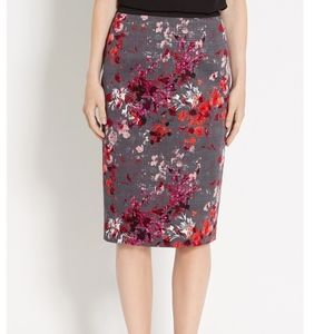 NWT Elegant gray pencil skirt with floral motifs