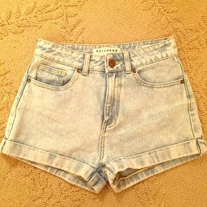 Bullhead Denim light wash "Mom Short"
