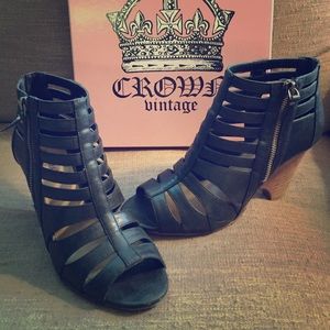 Crown Vintage wedge bootie sizes 8.5