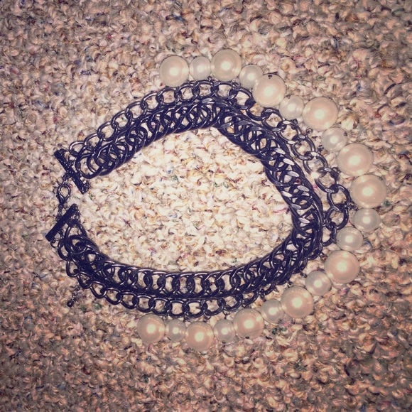 Gun metal silver metal & pearl necklace