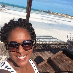 Meet your Posher, Adina