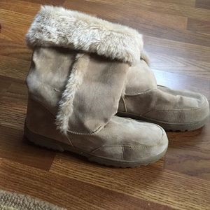 Ugg style boots. Never worn. Size 10