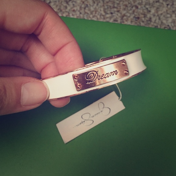 Jessica Simpson "Dream" bracelet