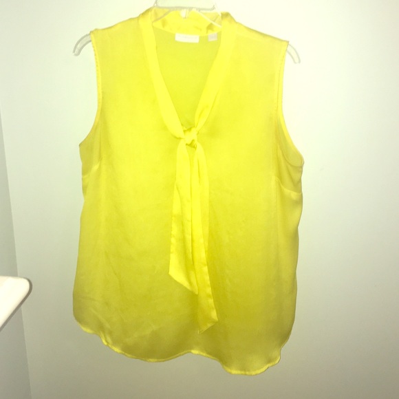 Canary yellow top 🌻