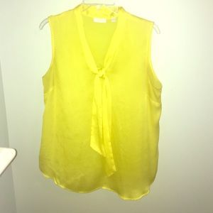 Canary yellow top 🌻