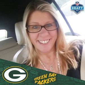 Meet your Posher, Mona