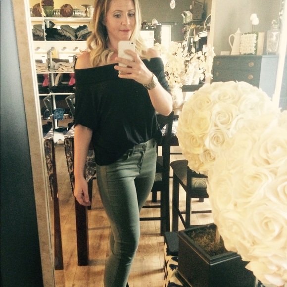 Meet your Posher, Erica - Picture 3 of 3