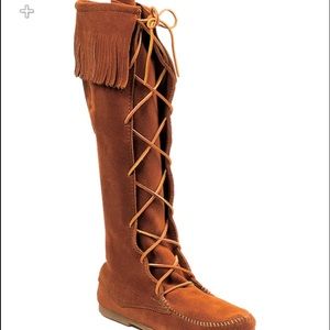 Minnetonka full lace-up moccasin boots