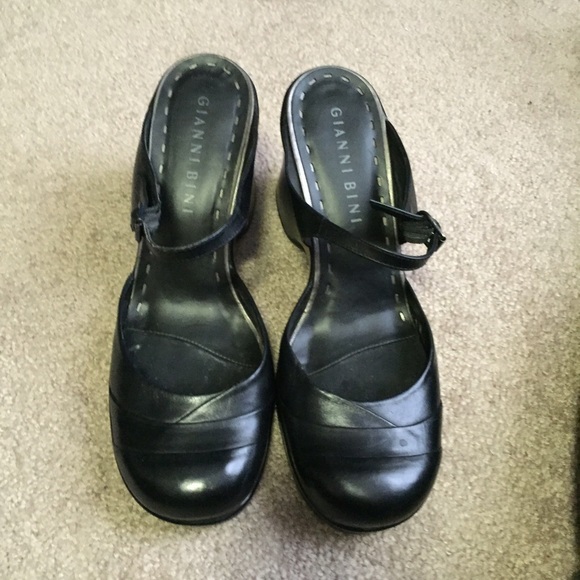 Gianni Bini leather wedge