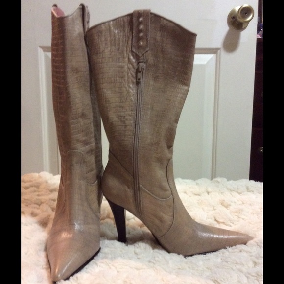 Nude leather boot - Picture 1 of 2