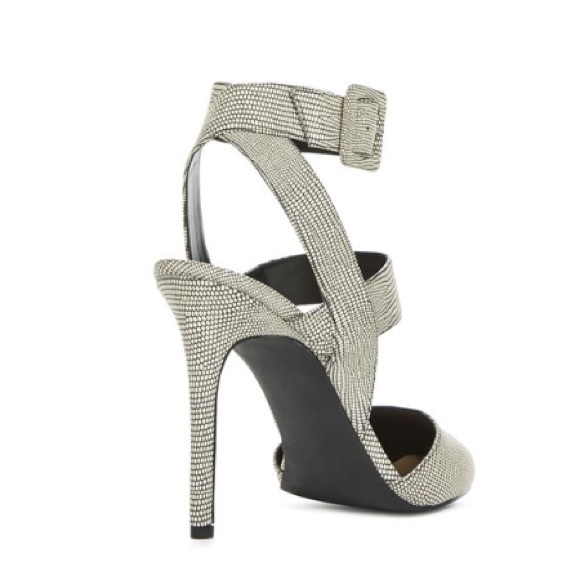 Lizard Textured Pumps - Picture 3 of 4