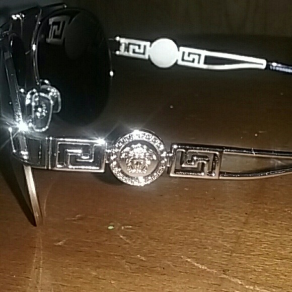 VERSACE SUNGLASSES!!! - Picture 3 of 4