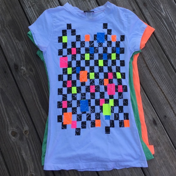 3 graphic tees bundle size small great condition - Picture 4 of 4