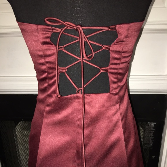 Beautiful gown - Picture 4 of 4