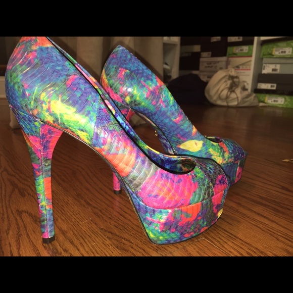 Brian Atwood never worn 😍😍😍 - Picture 2 of 3