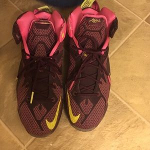 Lebrons Gently used pink/burgundy