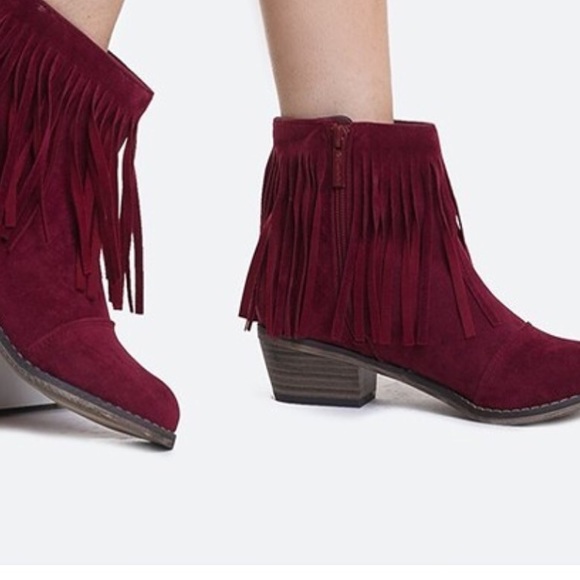 5⭐️rated Fringe booties fall must have