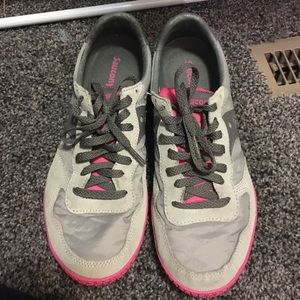 Saucony shoes gray and pink