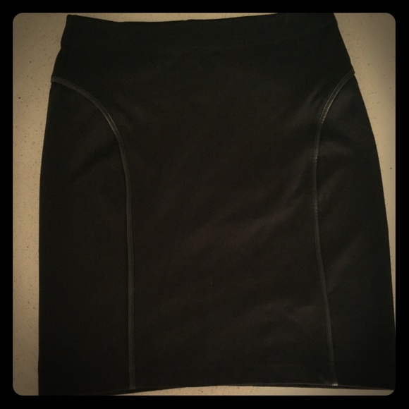 Size medium black pencil skirt