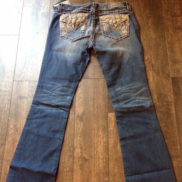 Just in 8/27! Cute NWT Miss Me jeans. - Picture 2 of 4