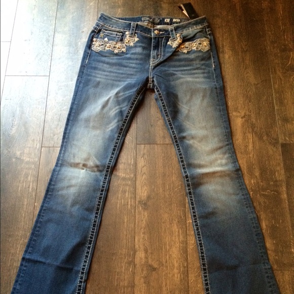 Just in 8/27! Cute NWT Miss Me jeans. - Picture 3 of 4