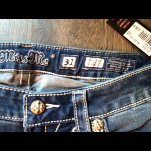 Just in 8/27! Cute NWT Miss Me jeans. - Picture 4 of 4