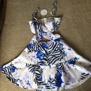 Ava cut out dress size 2 US NWT