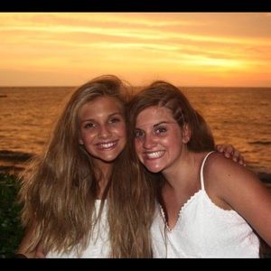 Meet your Posher, Dina