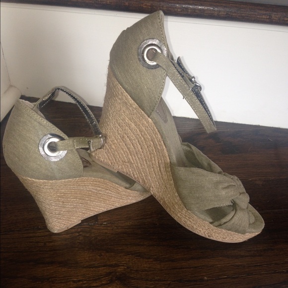 Cute Tan Wedges