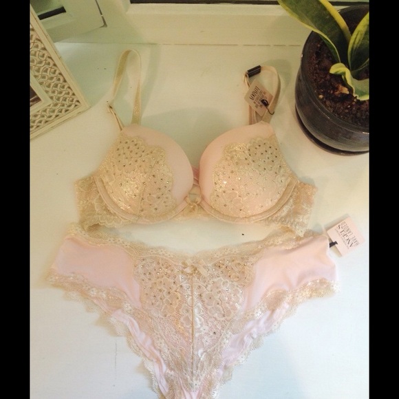 NWT Victoria's Secret bra and panty set