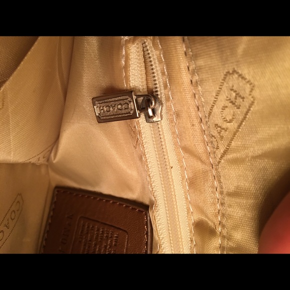 Coach purse. - Picture 4 of 4