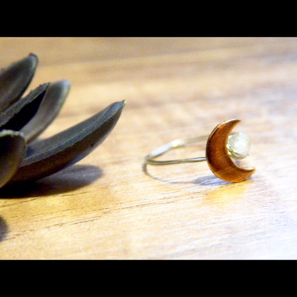Dainty Authentic Moonstone Moon Ring🌙