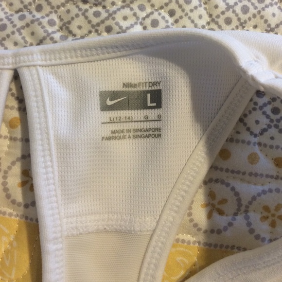 Nike FITDRY sports bra - Picture 2 of 3