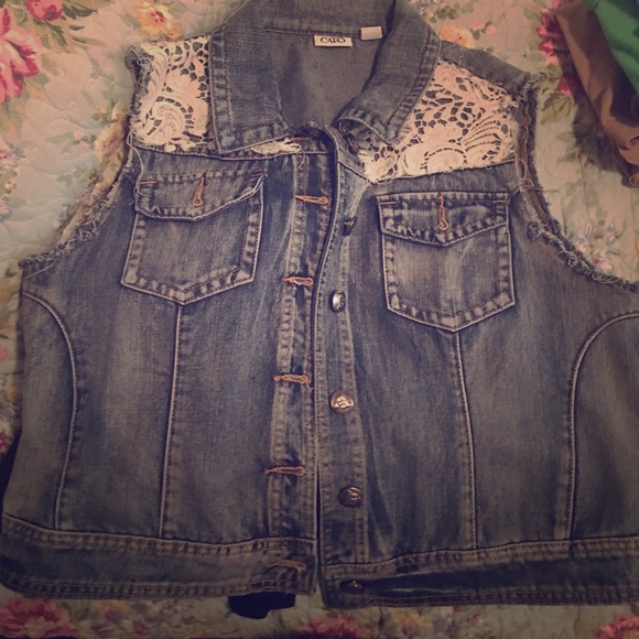 Sleeveless jean jacket