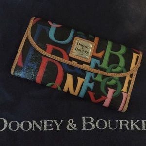 Dooney and Bourke logo wallet