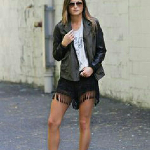 Shorts - Picture 2 of 3