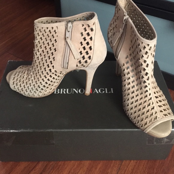 Gianni Bini peep toe booties