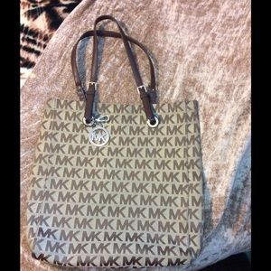 Great MICHAEL KORS tote