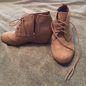 TAN BOOT WEDGES