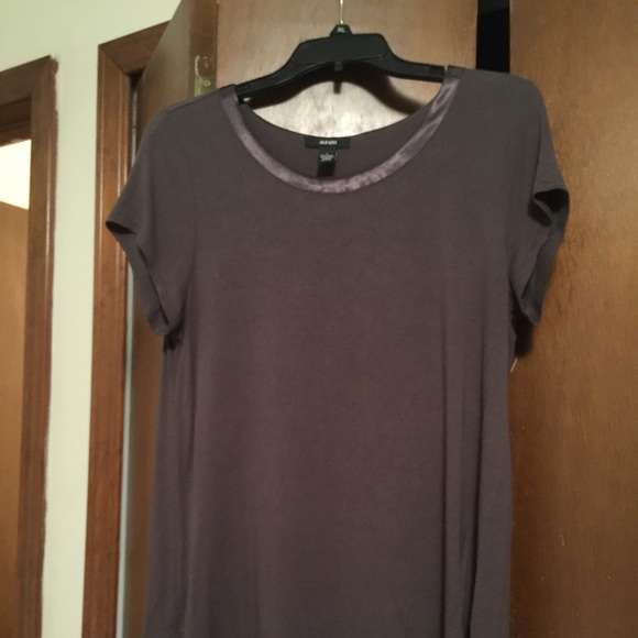 Hi-low tee with satin trim