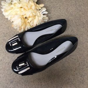 Liz Claiborne low heel flat