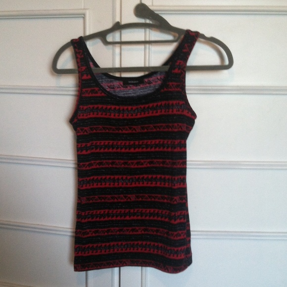 Black and red tank top - Picture 1 of 2