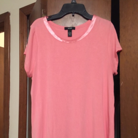 Hi-low tee with satin trim around neck.