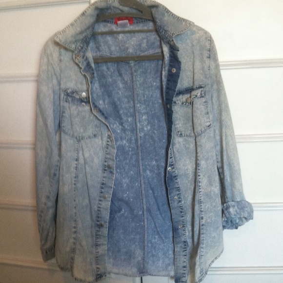 Long sleeve jean looking collard shirt - Picture 1 of 1