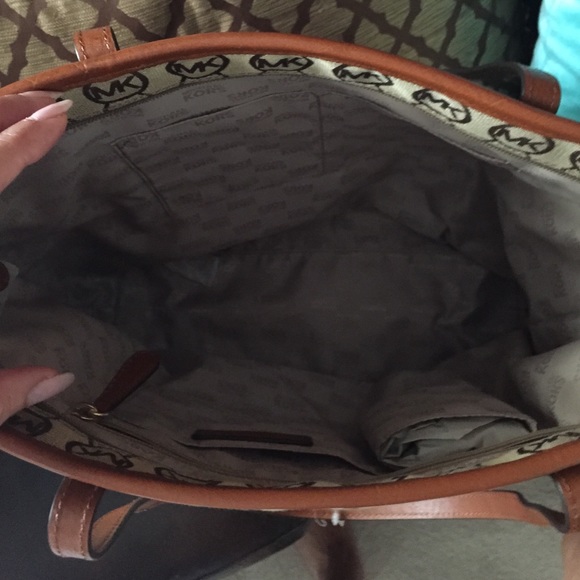 **SOLD**. Michael Kors tote/purse/carry on - Picture 2 of 3