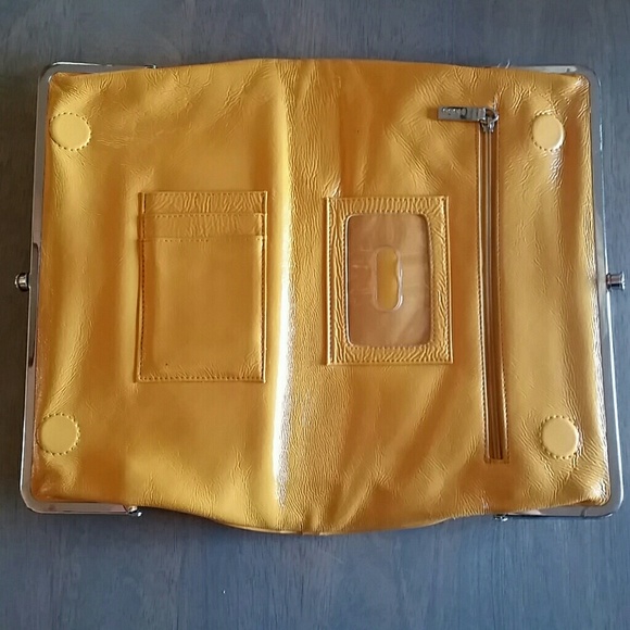 Beautiful HOBO clutch in a mango color - Picture 2 of 4