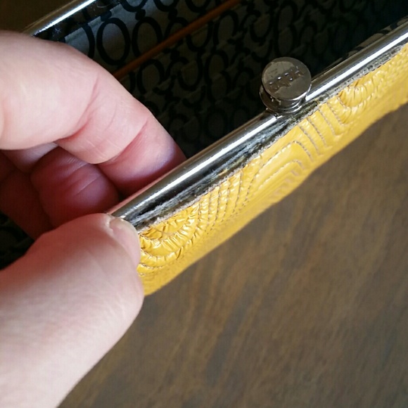 Beautiful HOBO clutch in a mango color - Picture 3 of 4