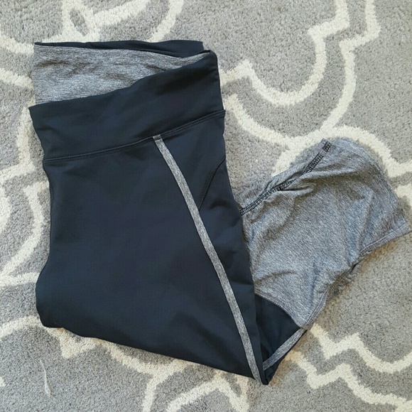 Athletic or Yoga Capris Pants