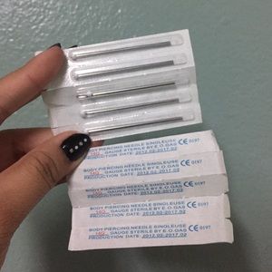 Price drop ! 14 G body piercing needles (LOT)
