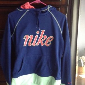 Nike therma-fit sweatshirt